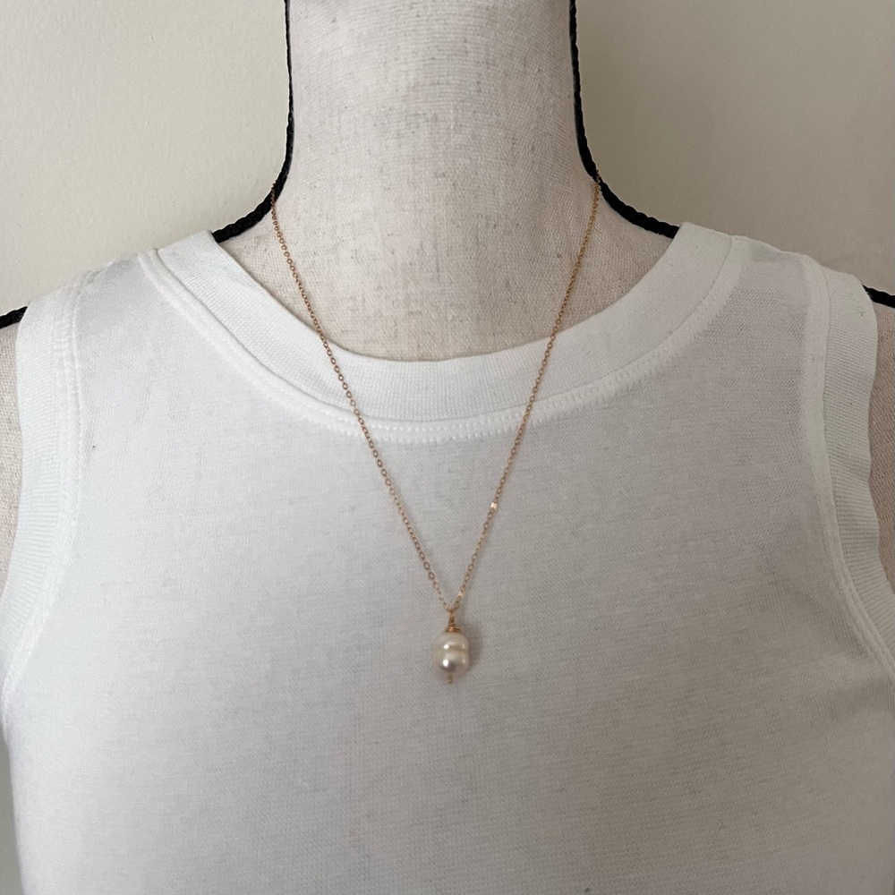 14k Gold-Filled Freshwater Pearl Pendant Minimalist Necklace.
